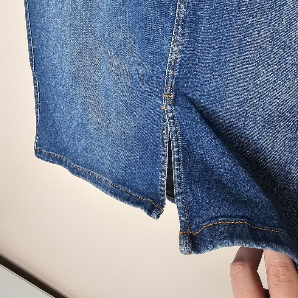 ⭐️Garnet Hill 16 Denim Skirt Knee Length Front Slit Patch Pocket Medium Wash - Picture 2 of 6